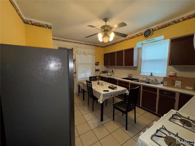 5381 Queens Avenue, St Louis, MO 63115