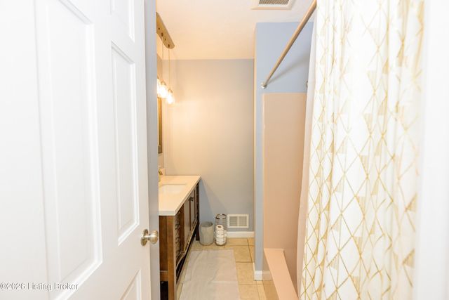 3212 Old Sligo Rd, La Grange, KY 40031