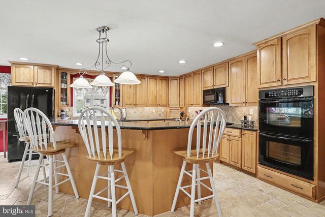 410 CLEARVIEW RD, Hanover, PA 17331