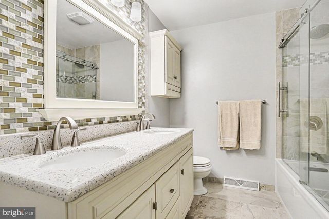 410 CLEARVIEW RD, Hanover, PA 17331
