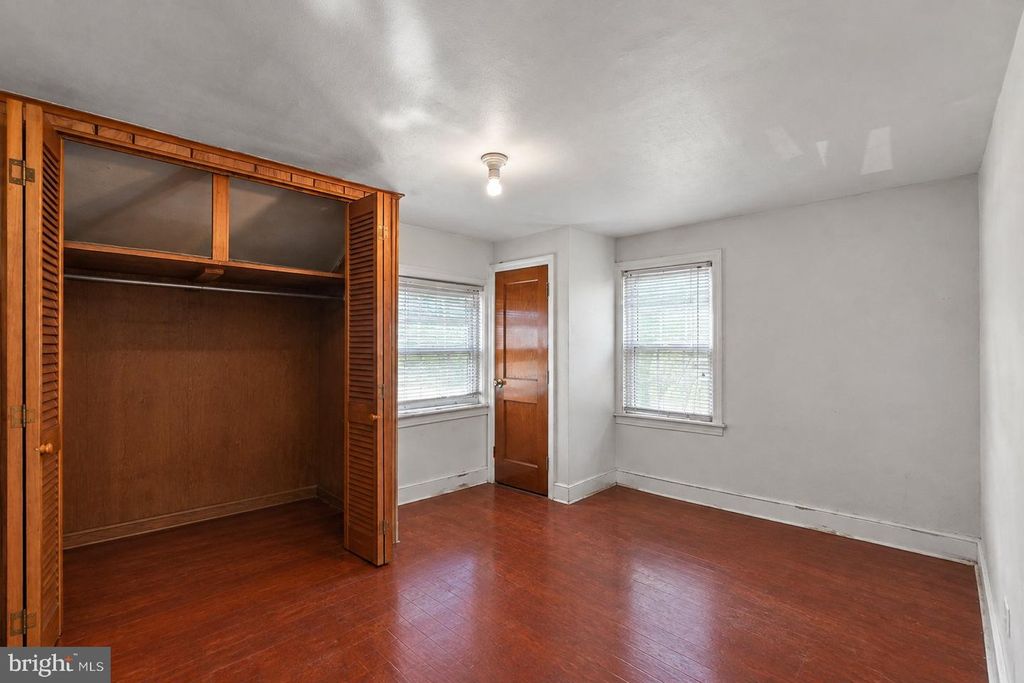 Image 13 of property listing at 351 LIBERTY CT, York, PA 17403