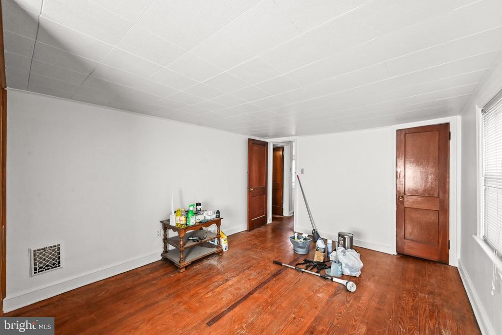 Image 15 of property listing at 351 LIBERTY CT, York, PA 17403
