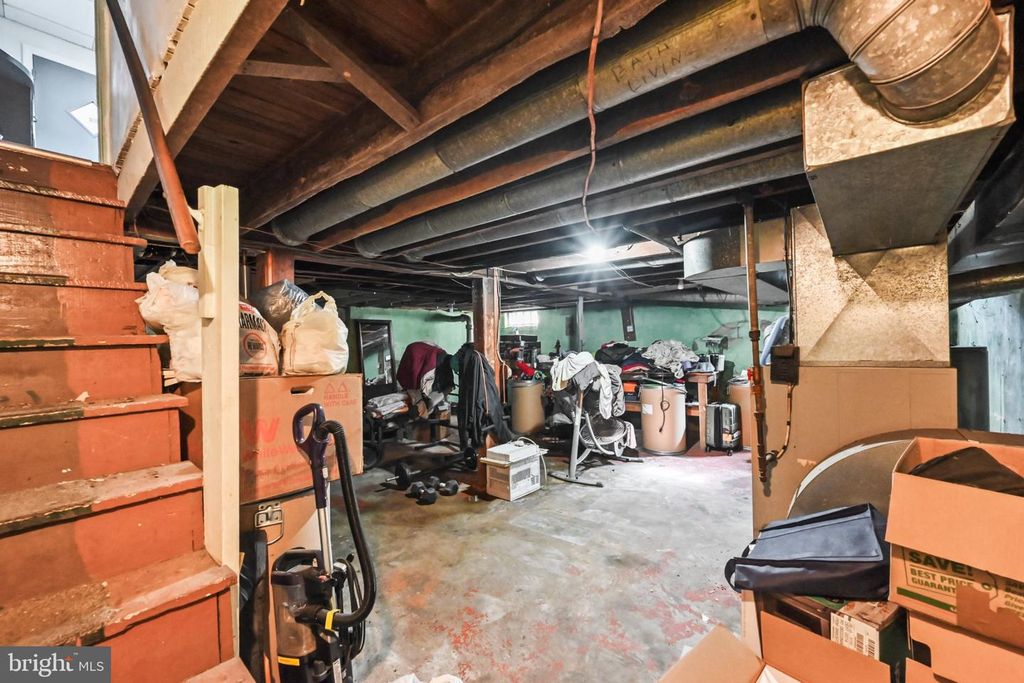 Image 18 of property listing at 351 LIBERTY CT, York, PA 17403