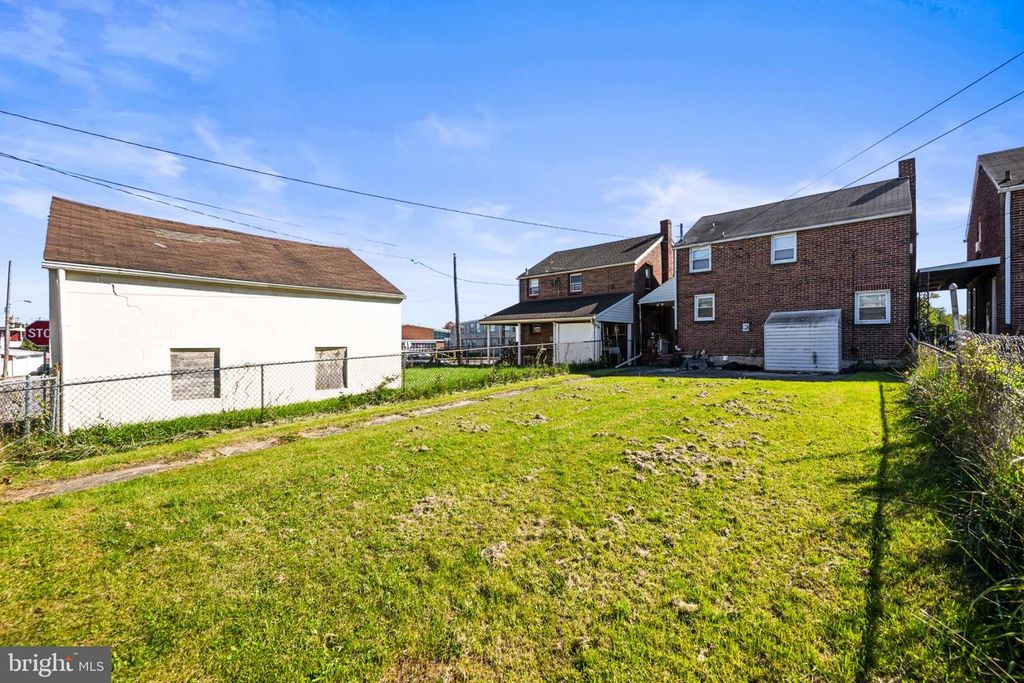 Image 23 of property listing at 351 LIBERTY CT, York, PA 17403