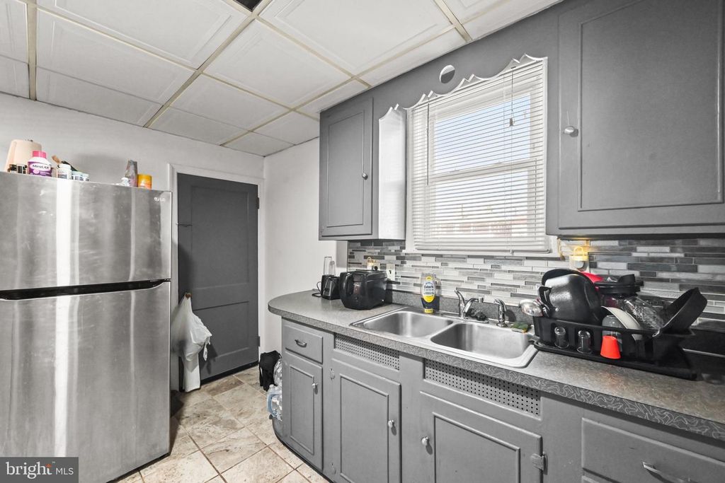 Image 9 of property listing at 351 LIBERTY CT, York, PA 17403