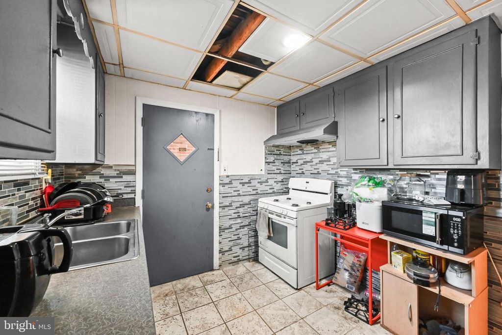 Image 10 of property listing at 351 LIBERTY CT, York, PA 17403