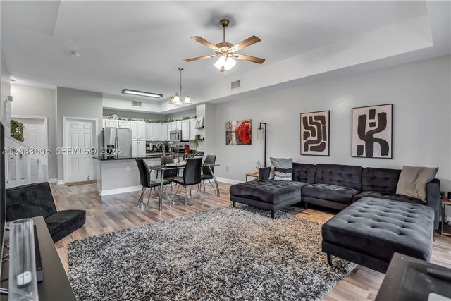 7401 Palomino Dr 114-1, Davie, FL 33024