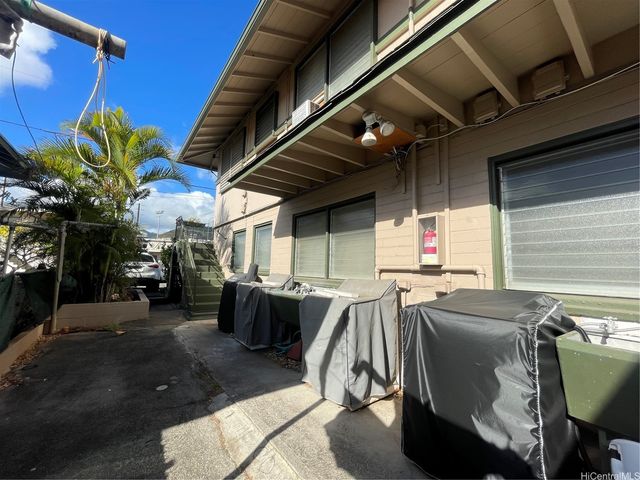 2908 Varsity Circle, Honolulu, HI 96826