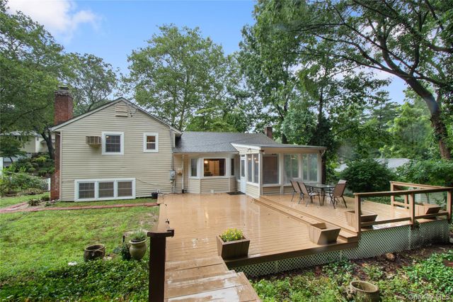 10 Sycamore Road, Glen Cove, NY 11540