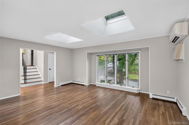 10 Sycamore Road, Glen Cove, NY 11540