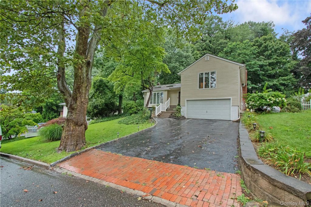 10 Sycamore Road, Glen Cove, NY 11540