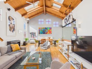 2932 Filbert St 2, Oakland, CA 94608