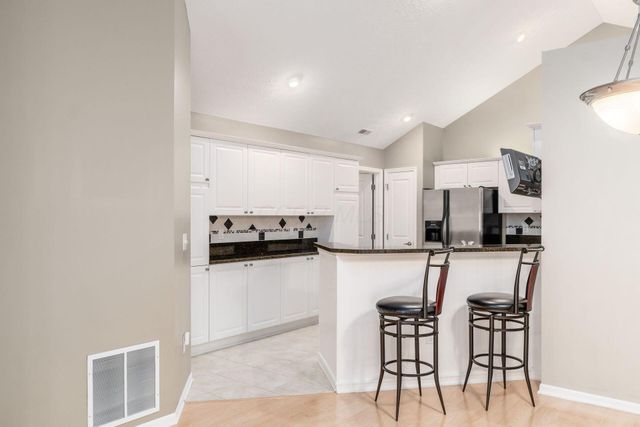 6516 Lakeview Circle, Canal Winchester, OH 43110