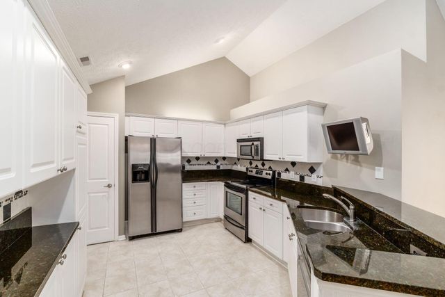 6516 Lakeview Circle, Canal Winchester, OH 43110