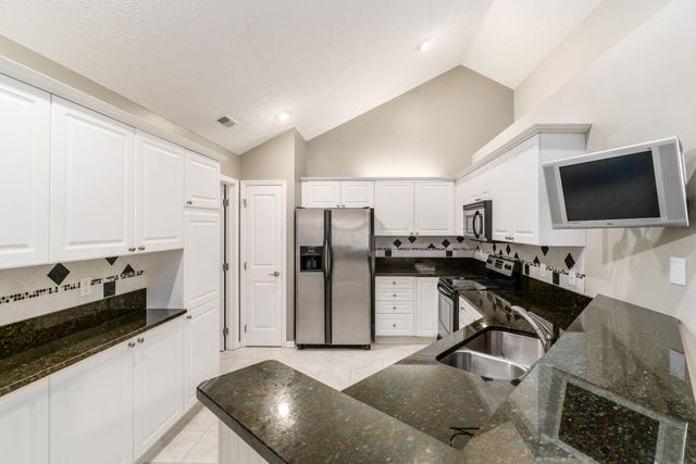 6516 Lakeview Circle, Canal Winchester, OH 43110