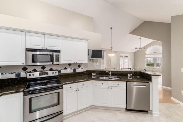 6516 Lakeview Circle, Canal Winchester, OH 43110