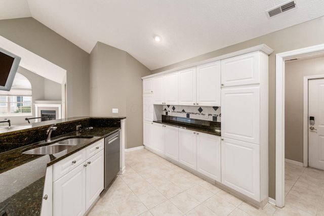 6516 Lakeview Circle, Canal Winchester, OH 43110