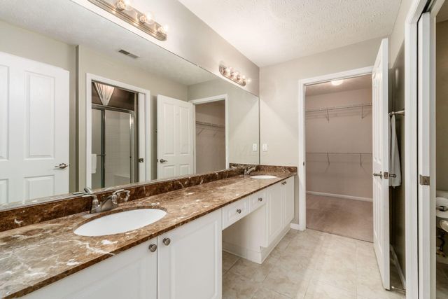 6516 Lakeview Circle, Canal Winchester, OH 43110