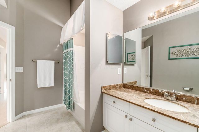 6516 Lakeview Circle, Canal Winchester, OH 43110