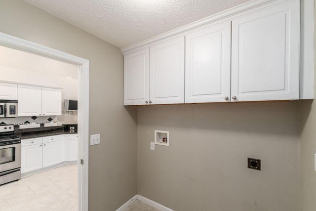 6516 Lakeview Circle, Canal Winchester, OH 43110