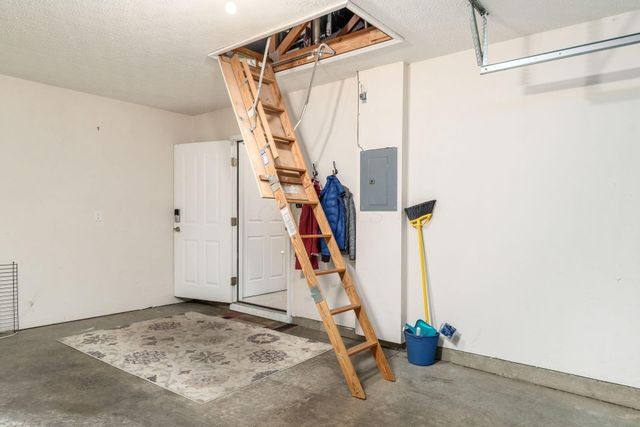 6516 Lakeview Circle, Canal Winchester, OH 43110