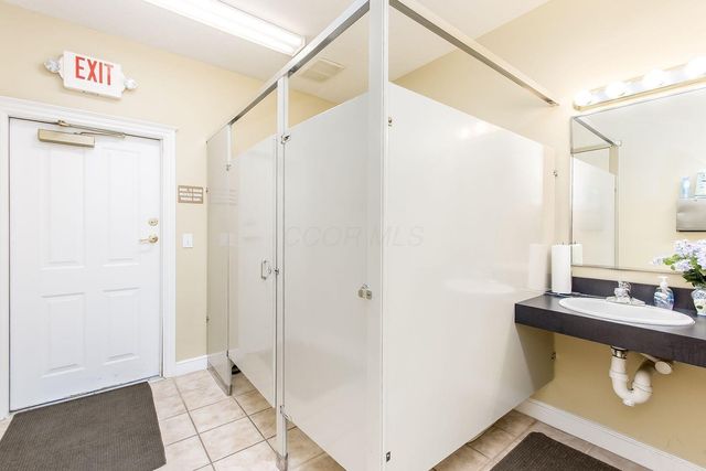 6516 Lakeview Circle, Canal Winchester, OH 43110