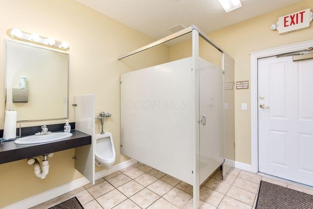 6516 Lakeview Circle, Canal Winchester, OH 43110