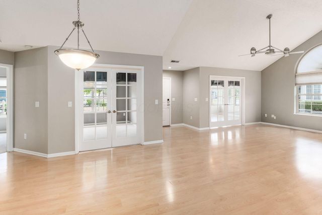 6516 Lakeview Circle, Canal Winchester, OH 43110