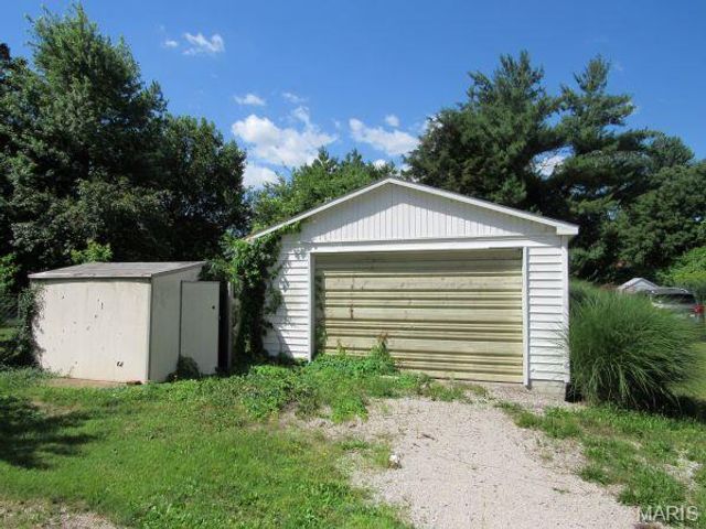 6024 W B Street, Belleville, IL 62223