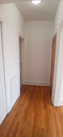 4808 W Barry Avenue 2W, Chicago, IL 60641