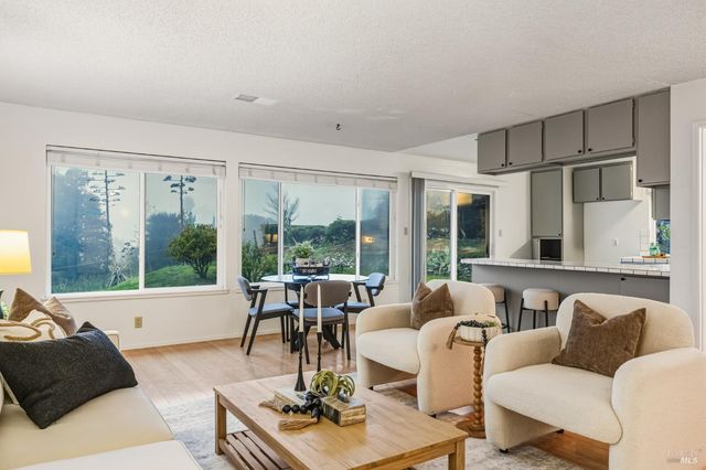 494 Mills Dr, Benicia, CA 94510