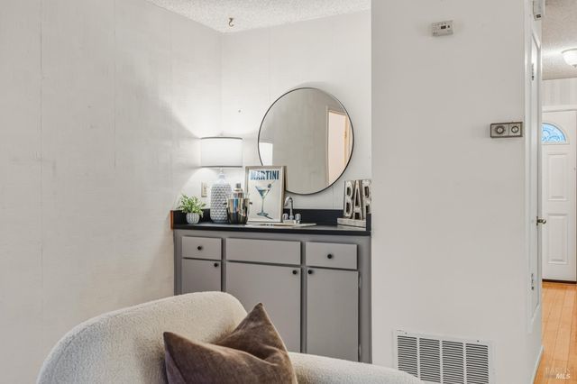 494 Mills Dr, Benicia, CA 94510