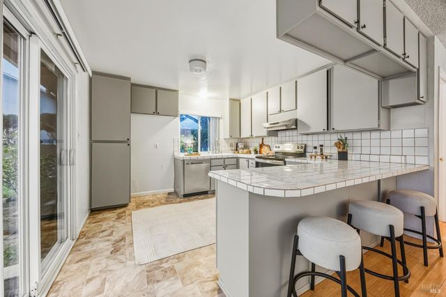 494 Mills Dr, Benicia, CA 94510