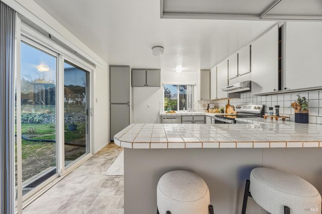 494 Mills Dr, Benicia, CA 94510