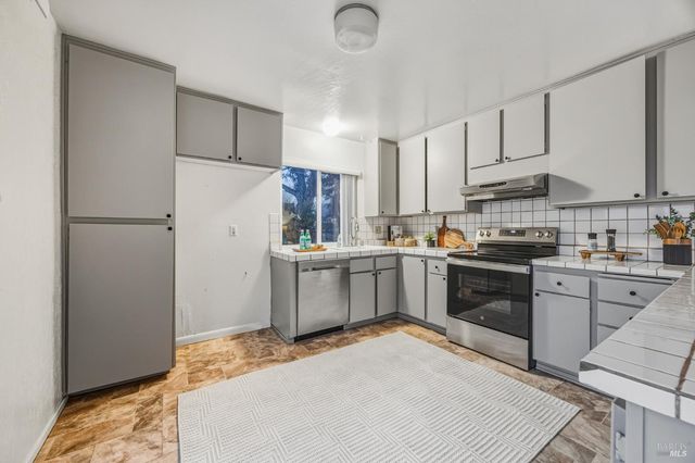 494 Mills Dr, Benicia, CA 94510