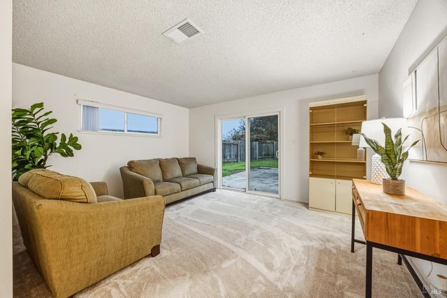 494 Mills Dr, Benicia, CA 94510