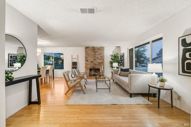 494 Mills Dr, Benicia, CA 94510