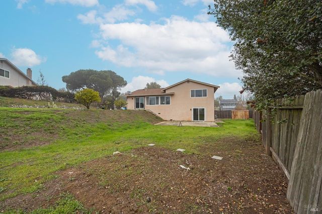 494 Mills Dr, Benicia, CA 94510