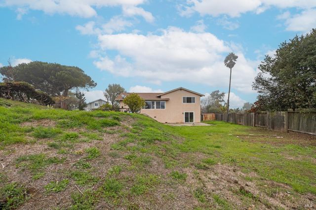 494 Mills Dr, Benicia, CA 94510