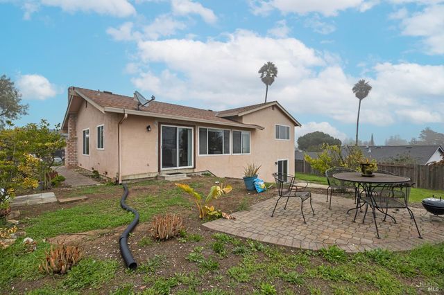 494 Mills Dr, Benicia, CA 94510