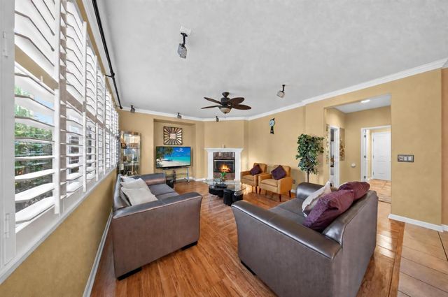 1761 Orvietto Dr, Roseville, CA 95661