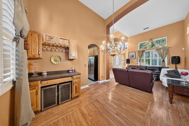 1761 Orvietto Dr, Roseville, CA 95661