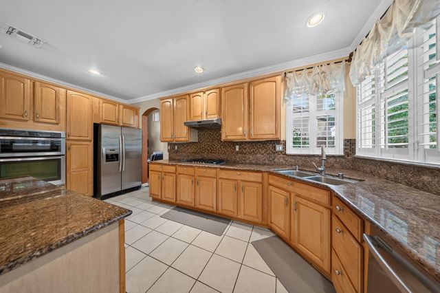 1761 Orvietto Dr, Roseville, CA 95661