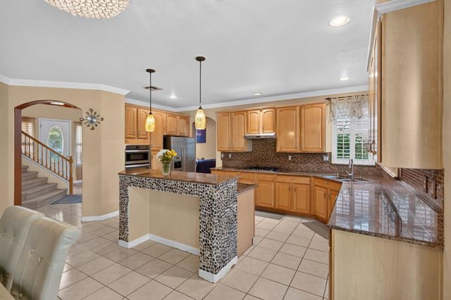 1761 Orvietto Dr, Roseville, CA 95661