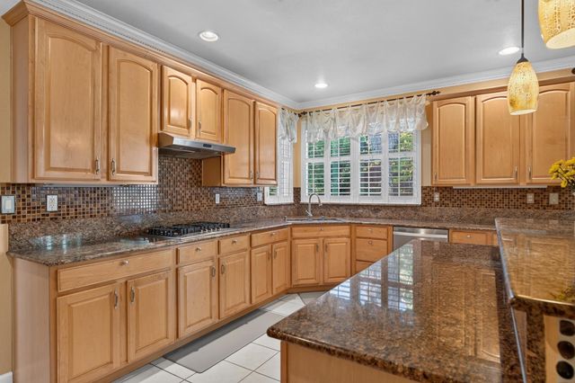 1761 Orvietto Dr, Roseville, CA 95661