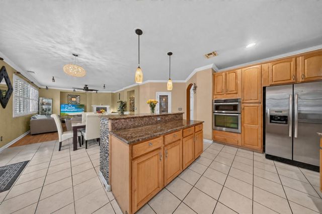 1761 Orvietto Dr, Roseville, CA 95661
