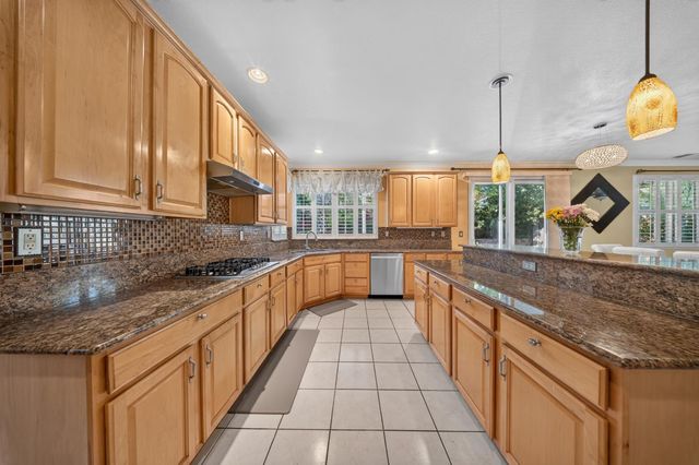 1761 Orvietto Dr, Roseville, CA 95661