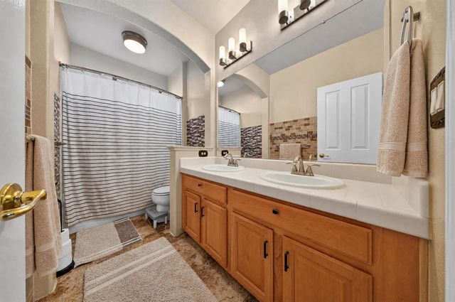 1761 Orvietto Dr, Roseville, CA 95661
