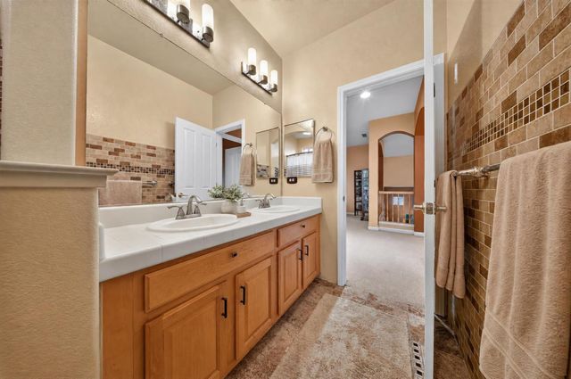 1761 Orvietto Dr, Roseville, CA 95661