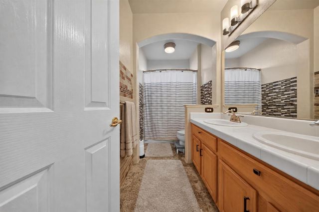 1761 Orvietto Dr, Roseville, CA 95661